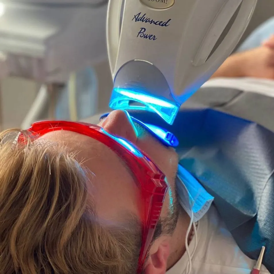 Blanqueamiento con lámpara Philips Zoom en Prosmile